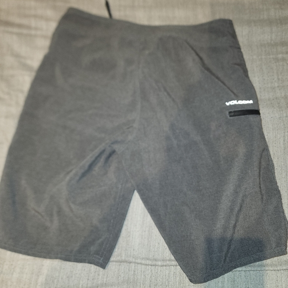 Volcom board shorts - Picture 3 of 3
